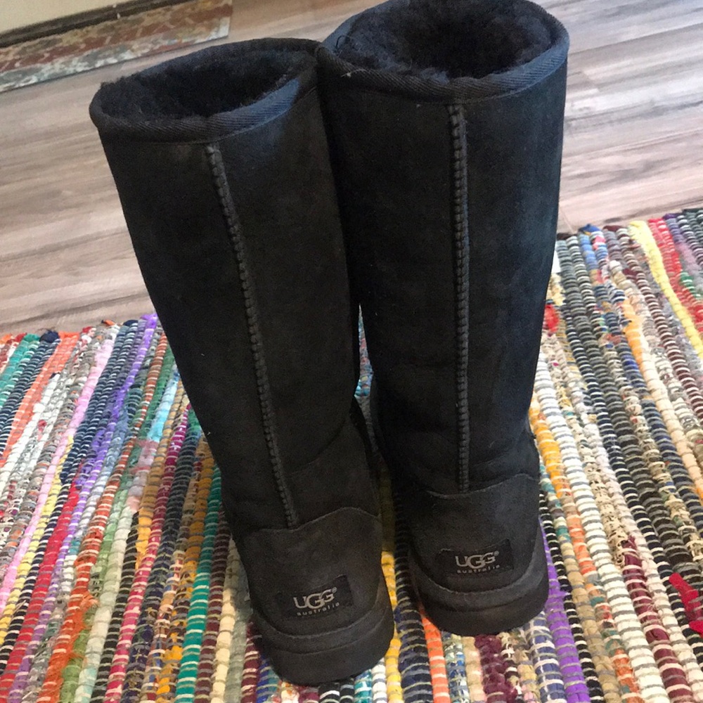 Shoes - Picture 3 of 4